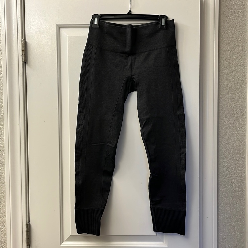 Lululemon workout pants (yoga)